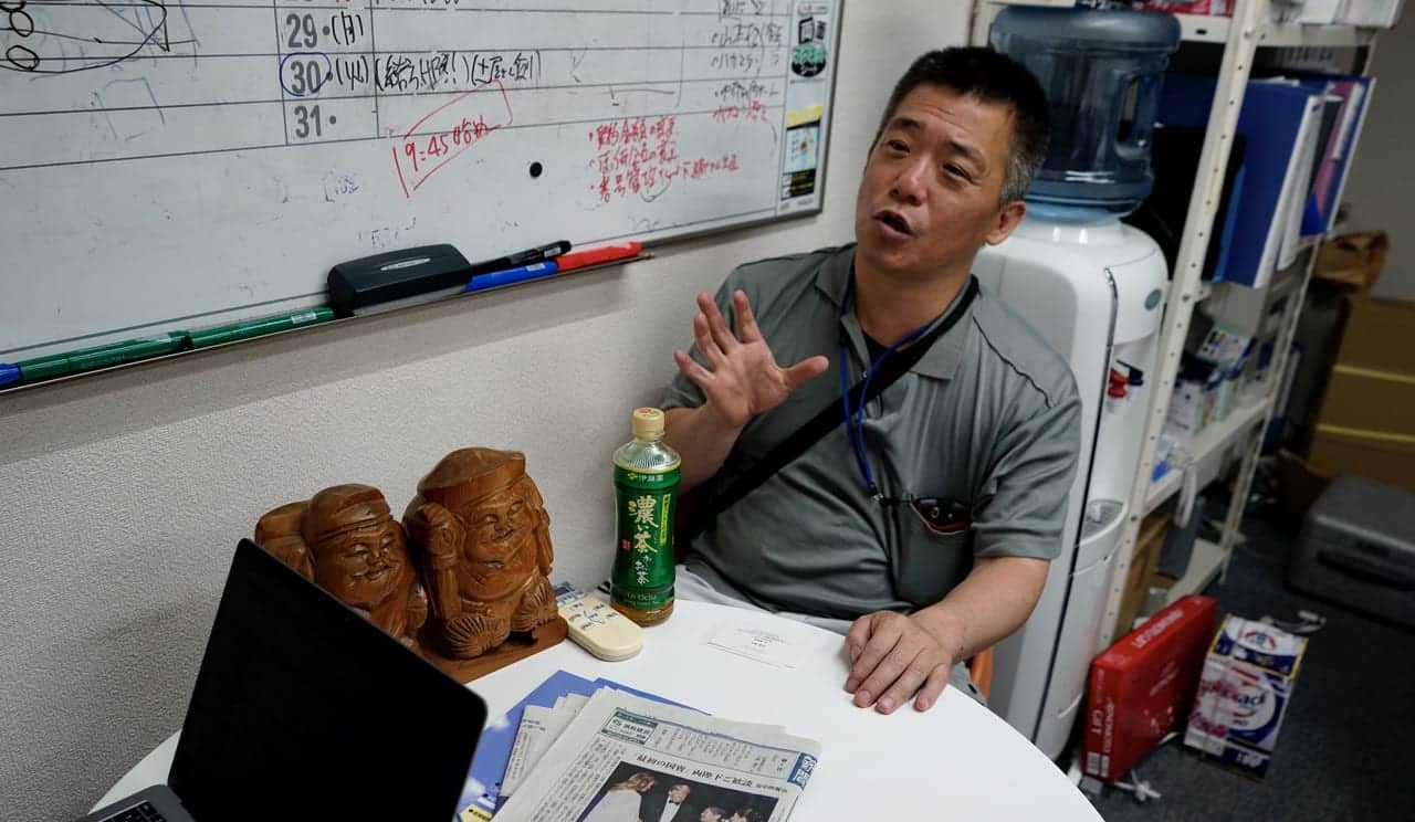 屋根点検用ドローンの活用法を語る松本様