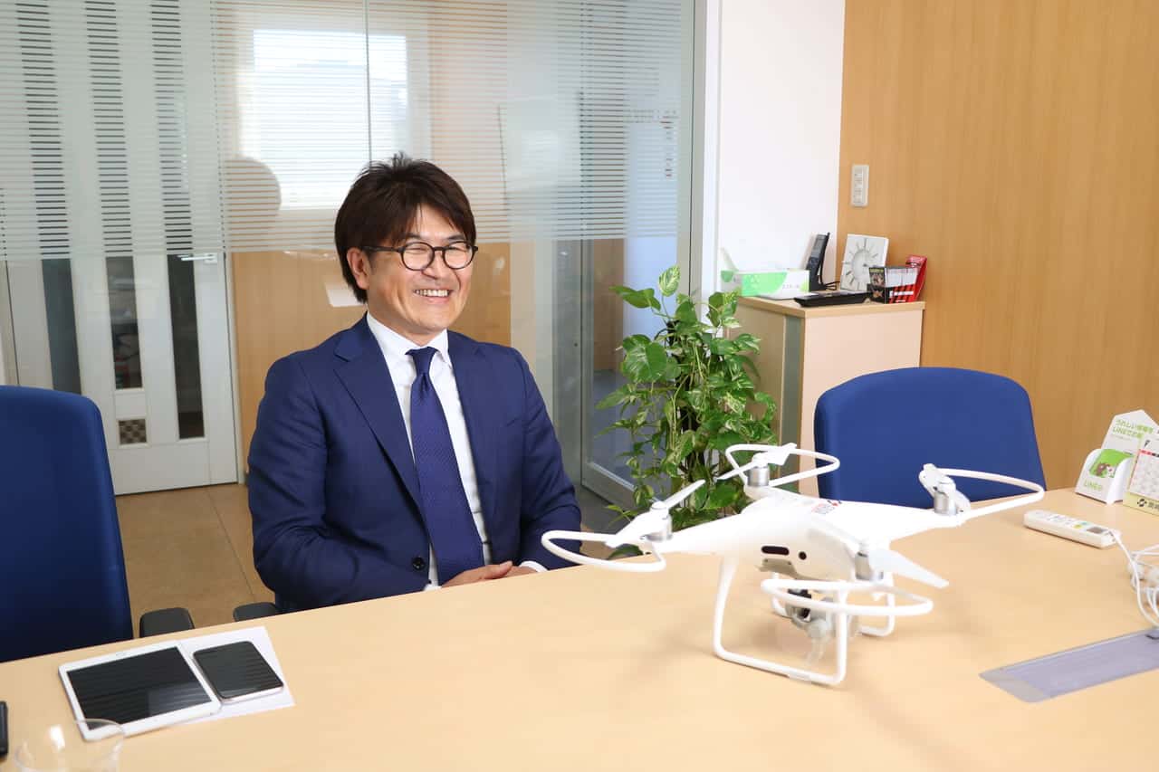 屋根点検用ドローンと山本様